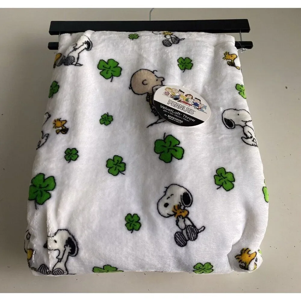 Peanuts Snoopy Charlie‎ Brown St Patricks Day Shamrock Plush Throw Blanket Soft
